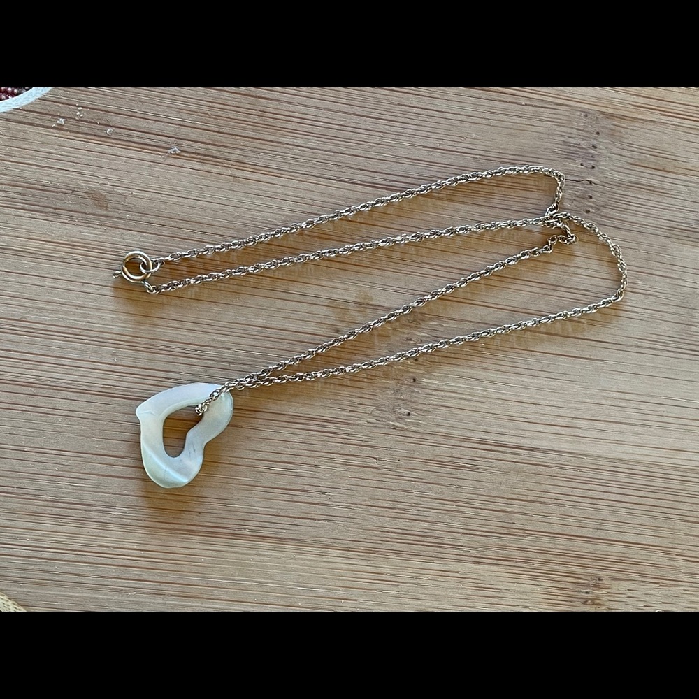 Vintage Mother of Pearl Heart Necklace Gold chain - Picture 1 of 2